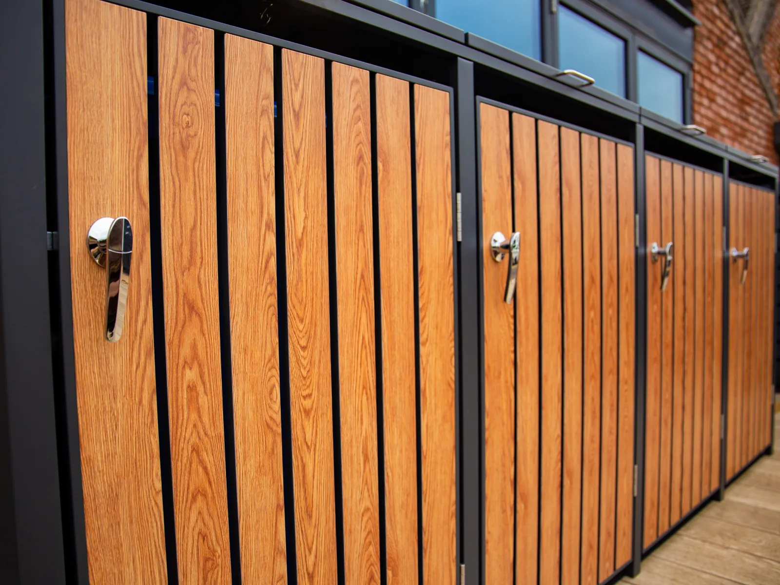 Wood Effect Quad Wheelie Bin Cover – Galvanised Steel - Image 3