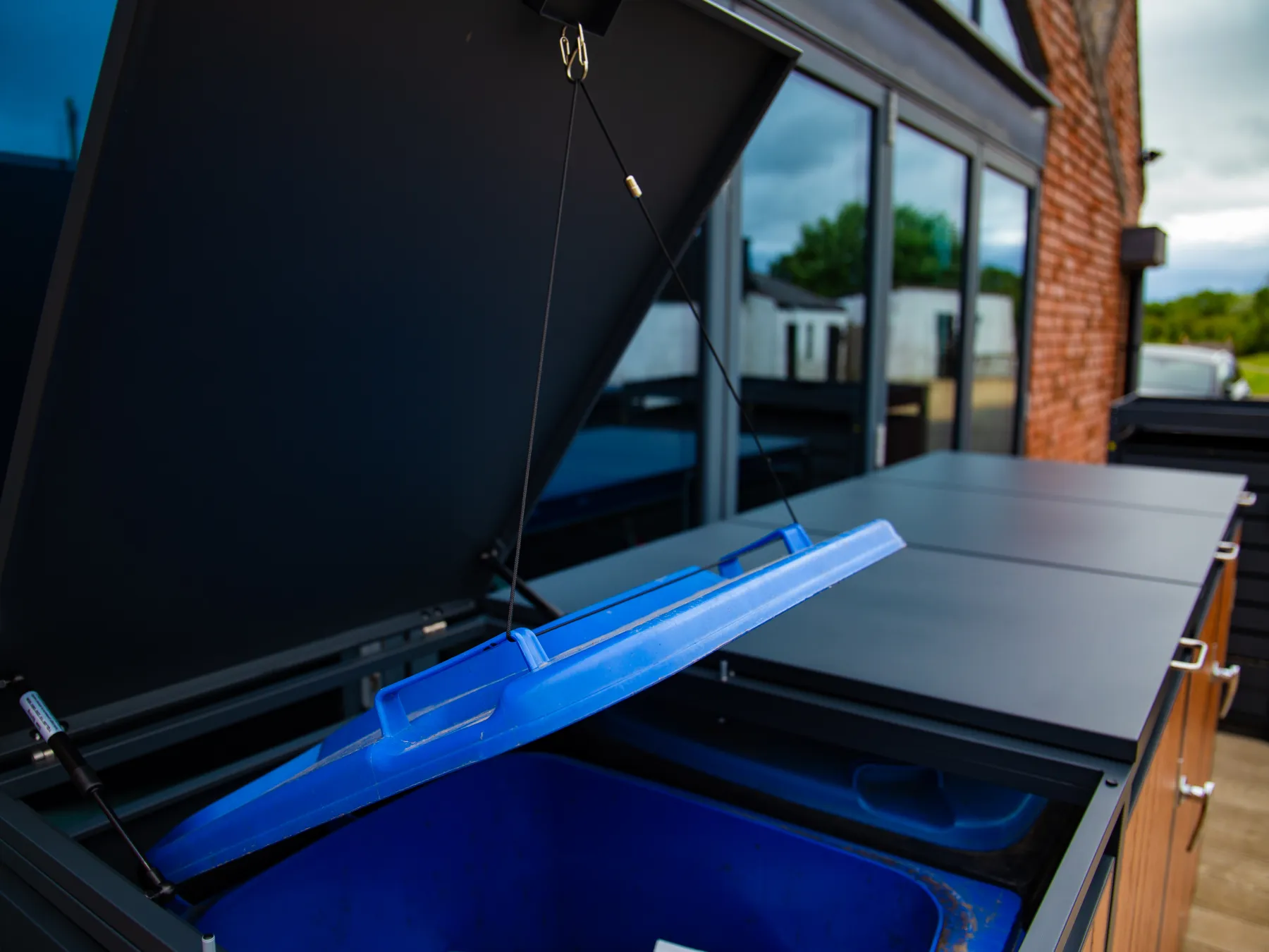 Anthracite Single Wheelie Bin Cover – Galvanised Steel - Image 4